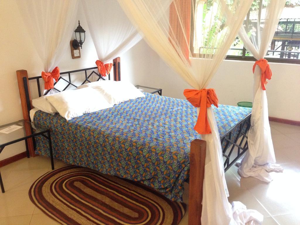 Outpost Lodge Arusha Ruang foto