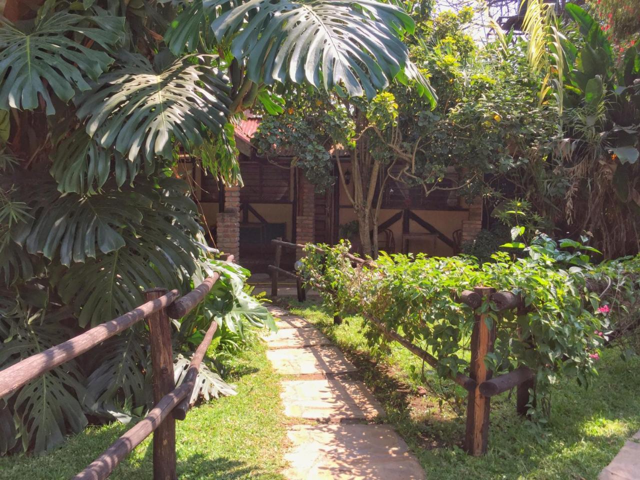 Outpost Lodge Arusha Bagian luar foto